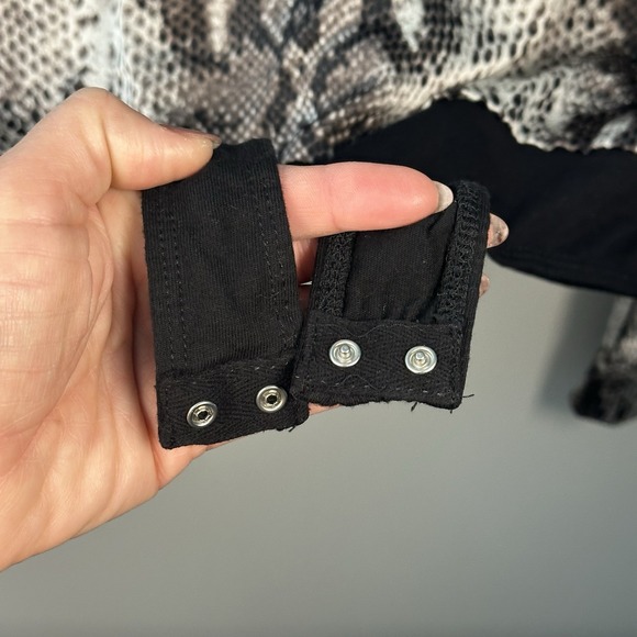 ee:some‎ Bodysuit Snake Skin Look Opaque Sheer Women's Size Medium - Picture 8 of 9